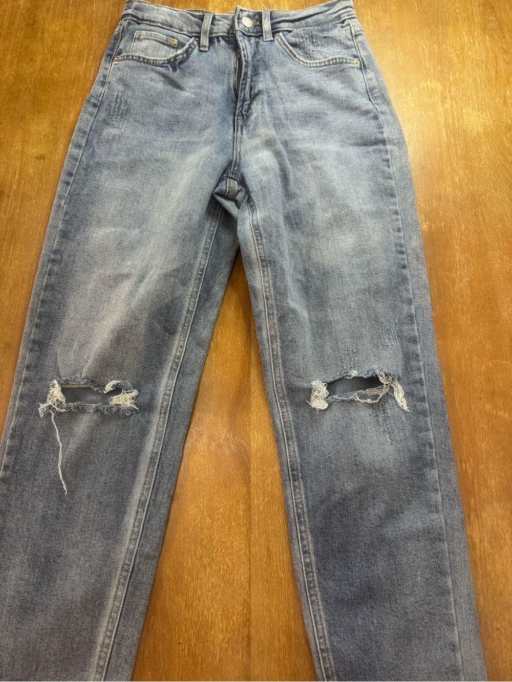 wild fable Women's Light Blue Straight Jeans with Knee Rips High Rise